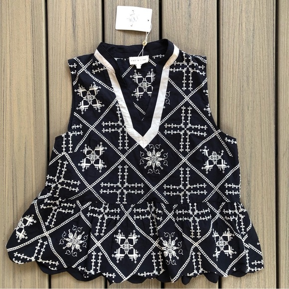 entro Tops - NWT Entro Black & White Geometric Embroidered Sleeveless Top Size L